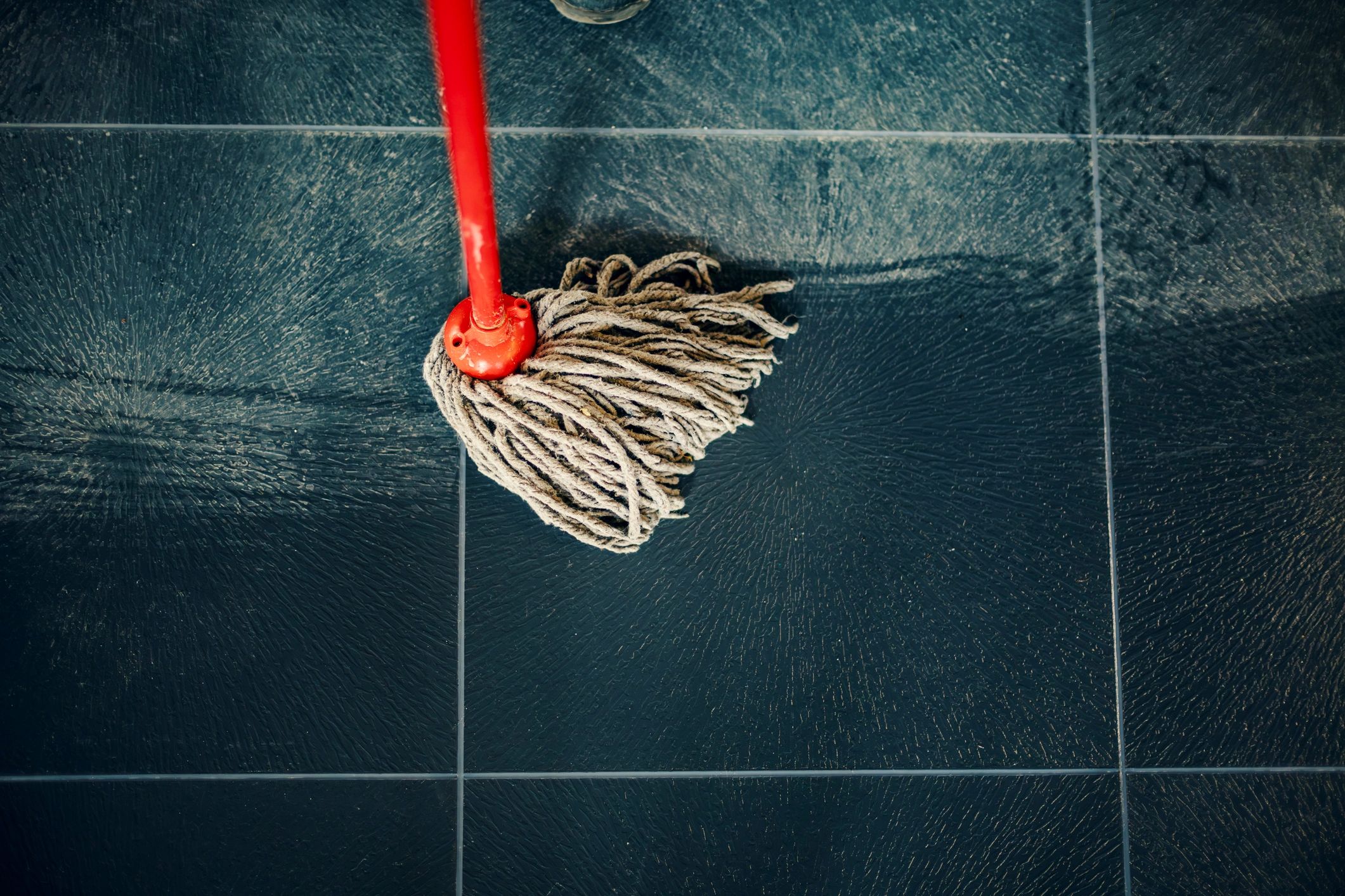 Floor cleaning in a communal area